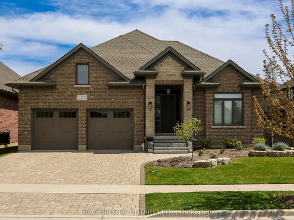 15 Langton Dr, Kitchener, ON N2P 2X9