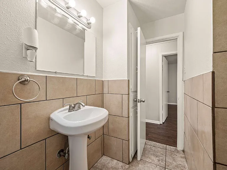 5213 Santa Rosa Dr — Photo 17