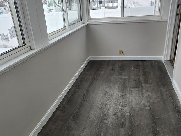 2nd image of 25 East Dunstable Road