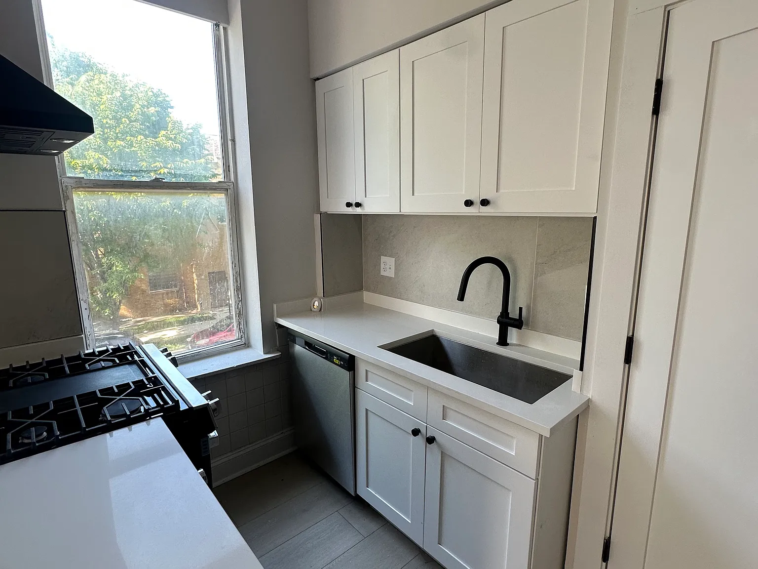 2 bed, 720 sqft, $1,600 — Photo 2