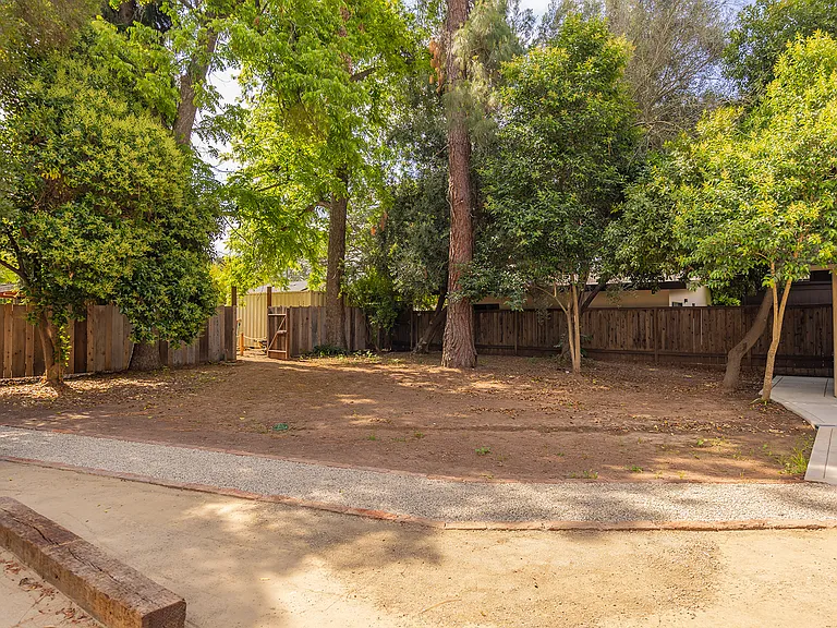 136 S Poli St — Photo 32