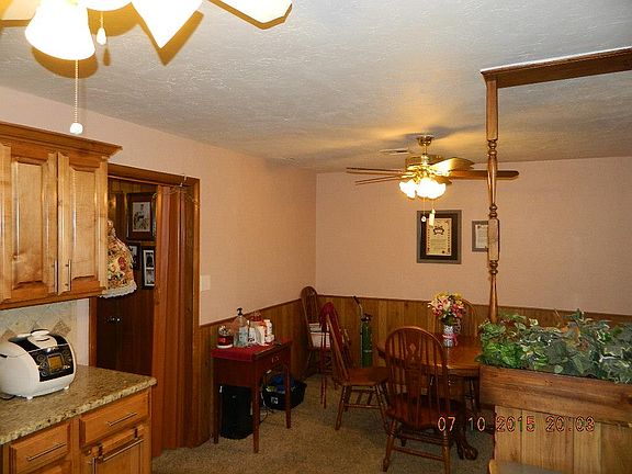 4th image of 704 SW 52nd St