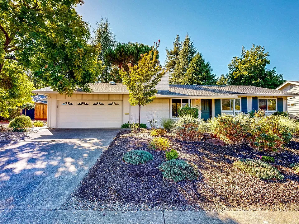 6836 Oakmont Dr