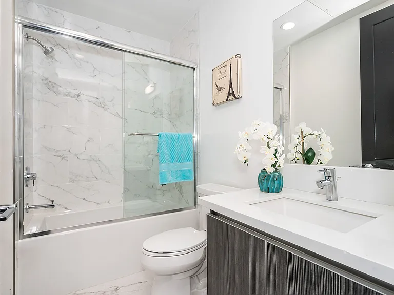 1-bedroom Townhome - full bath