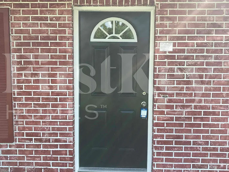 660 Flagler Dr — Photo 2