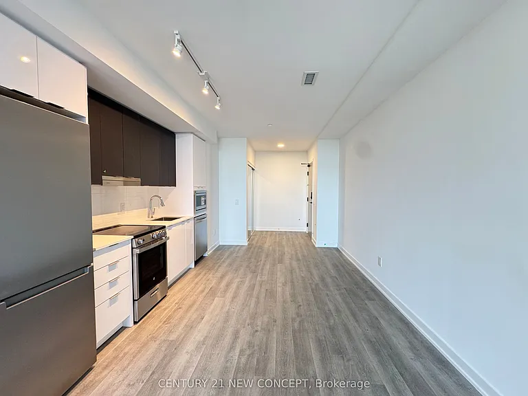 5105 Hurontario St #412 — Photo 5