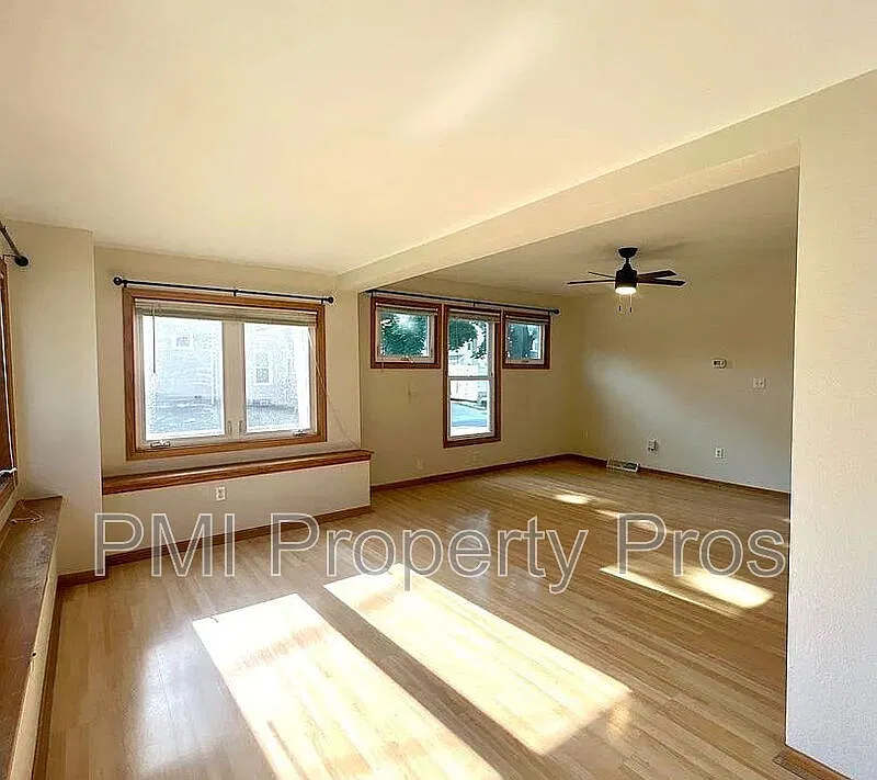 424 W College Ave