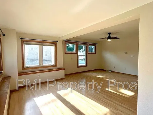 424 W College Ave, Waukesha, WI 53186
