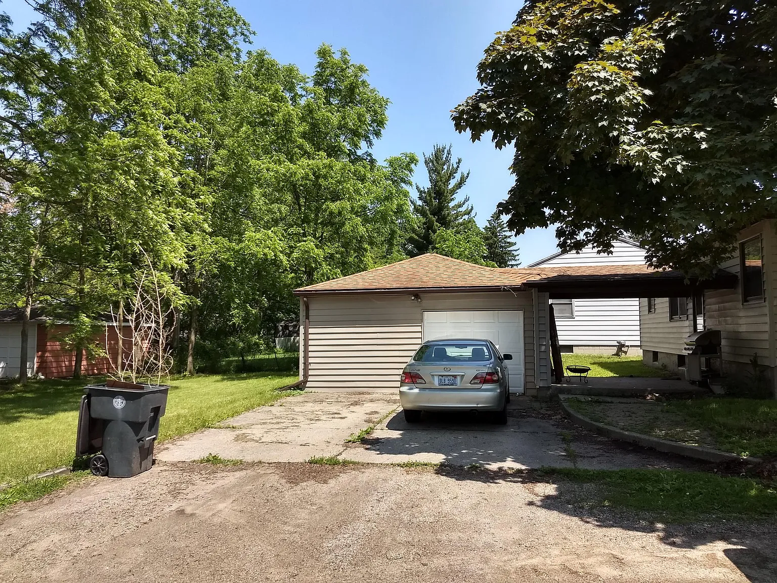 305 N Hagadorn Rd — Photo 4