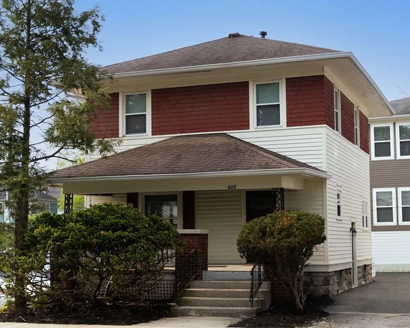 608 E 2nd St - 3 Bed/3.5 Bath - Close to Campus! — Photo 1