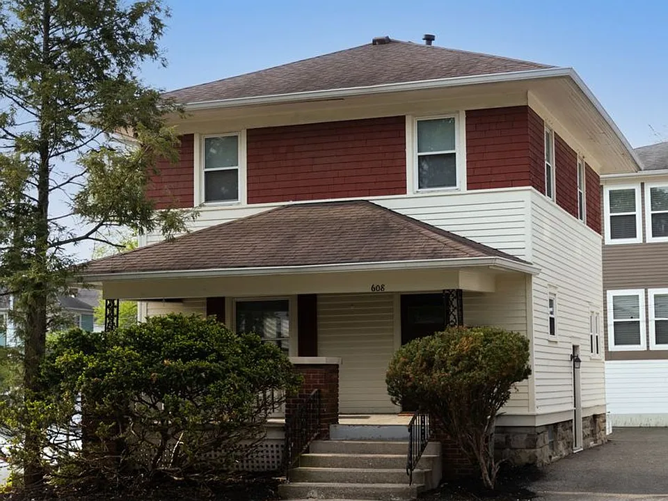 608 E 2nd St - 3 Bed/3.5 Bath - Close to Campus!