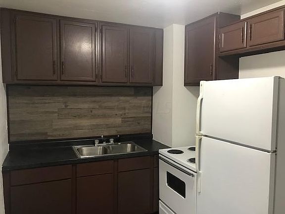 5th image of 1090 Leona Ave