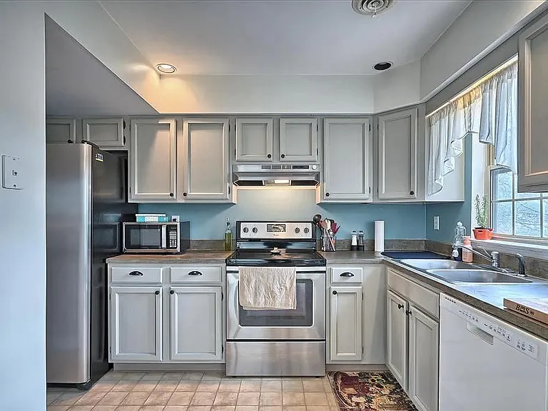 1719 Peyton Randolph Ct — Photo 3