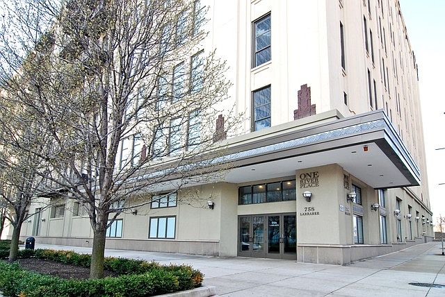 1st image of 758 N Larrabee St APT 404
