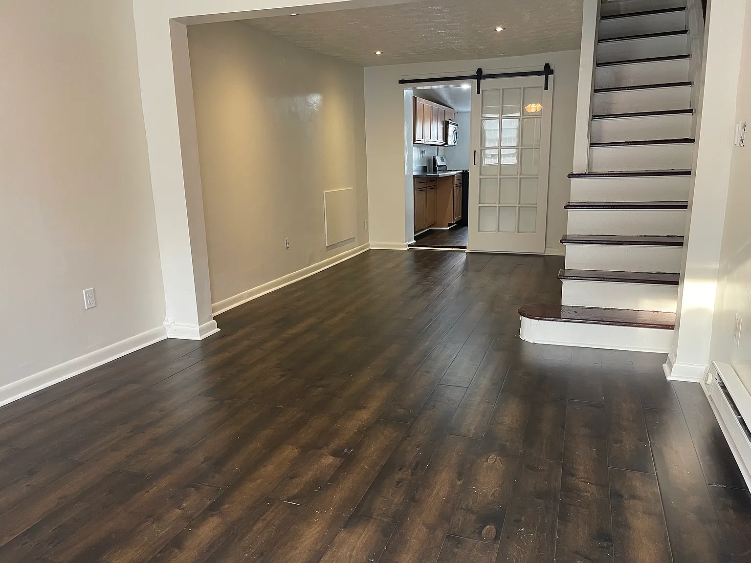 2 bed, 885 sqft, $1,950 — Photo 1