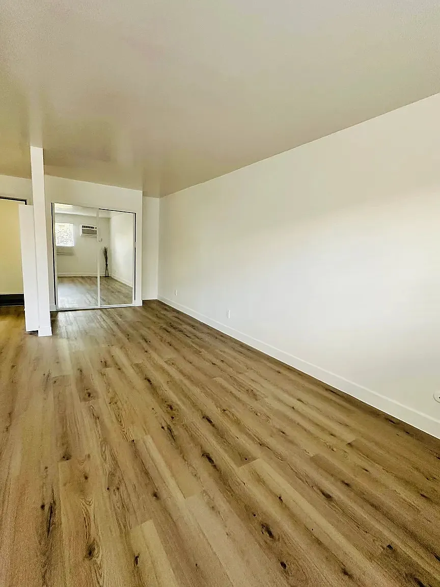 8657 Balboa Single — Photo 3