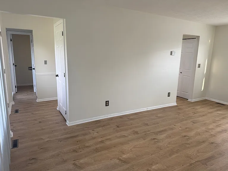 507 Lovers Ln — Photo 4