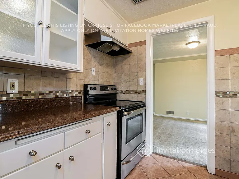 7017 S Bell St — Photo 9