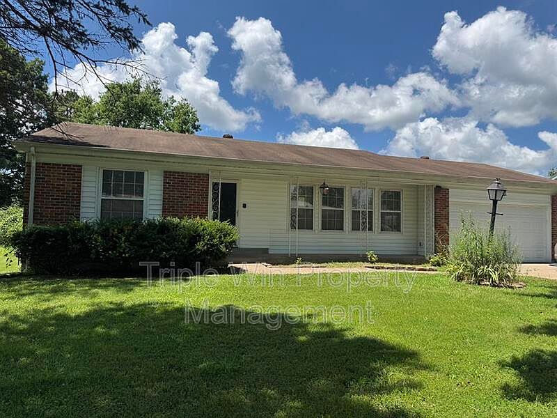 1st image of 14655 Fox Manor Dr