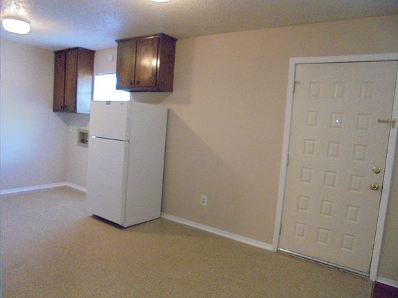 KITCHEN VIEW/FRONT DOOR