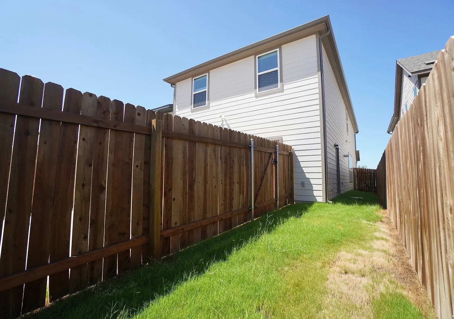 3 Bed | 2.5 Bath Home in Taylor, TX with 2-Car Garage — Photo 2