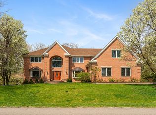 25909 N Arrowhead Dr, Mundelein, IL 60060