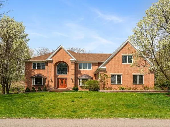 25909 N Arrowhead Dr, Mundelein, IL 60060