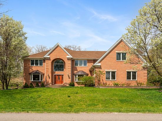 25909 N Arrowhead Dr, Mundelein, IL 60060