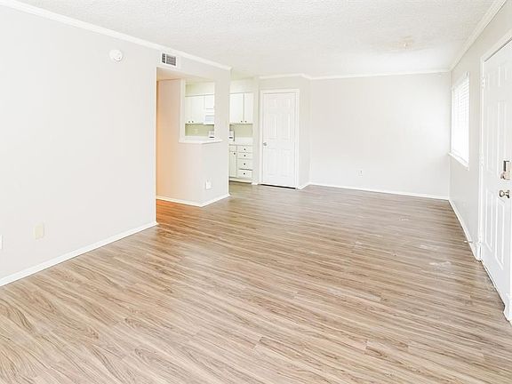 4th image of 12014 Mighty Oak Dr