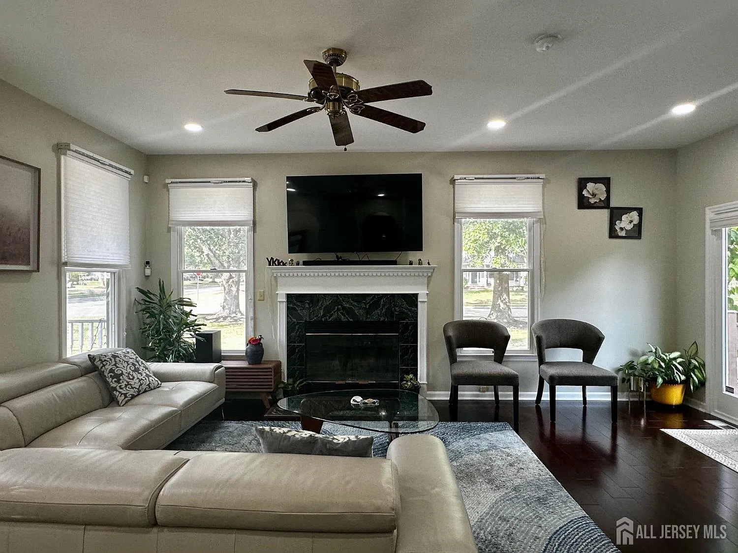 4 bed, 2.5 bath, $4,300 — Photo 3