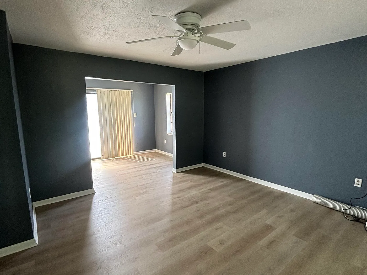 3 bed, 988 sqft, $1,000 — Photo 3