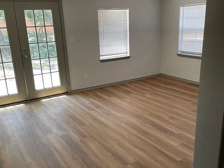 1322 Columbia Cir — Photo 3