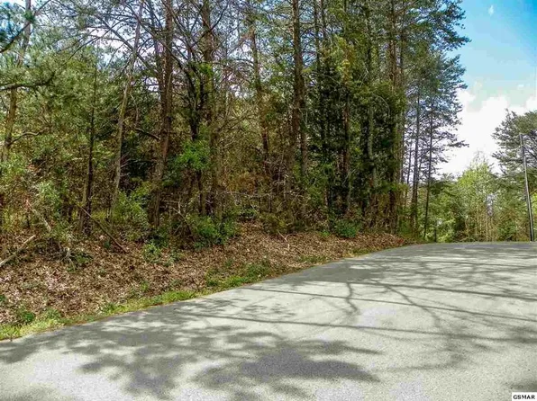 8 Rail Hill Lane Ln, Sevierville, TN 37876