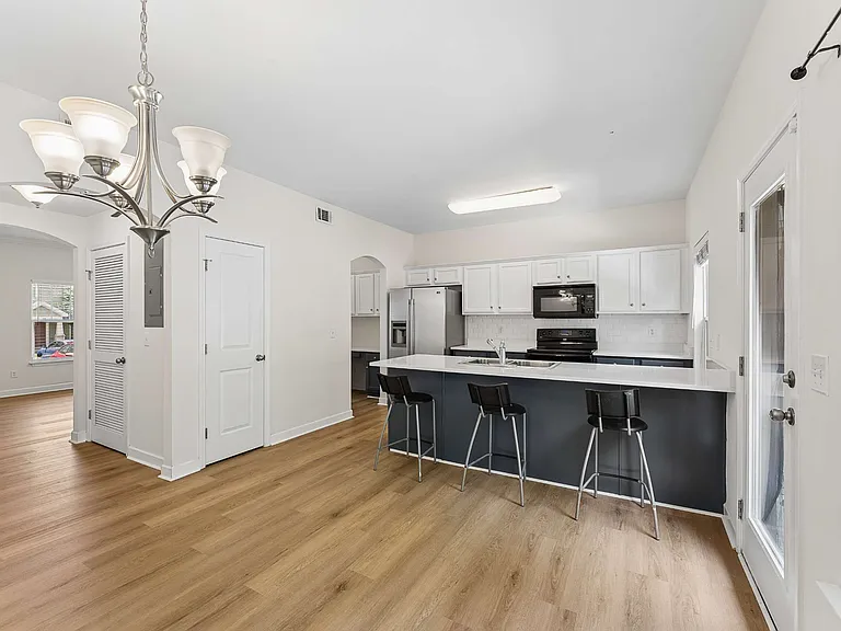 553 Rosedale Ave #107 — Photo 8