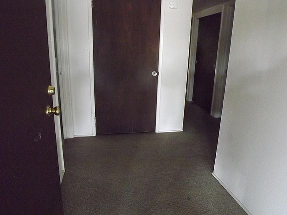Large Entryway ...