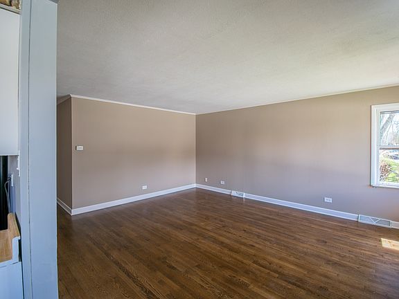 4th image of 5469 Edison Ave