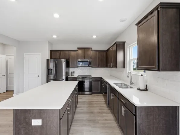 1262 Forest Edge Dr, Marysville, OH 43040