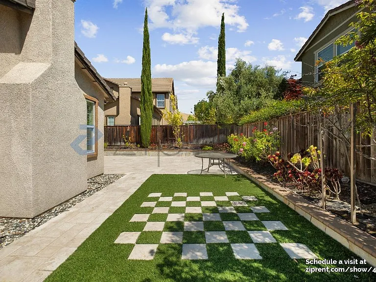 5023 Queensbury Way — Photo 36