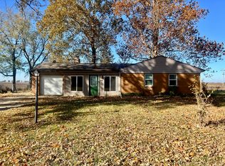 8428 N Shirlane St, Shirley, IL 61772