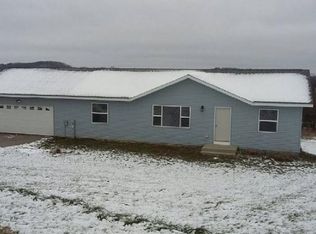 146 Sparks Hill Dr, Cazenovia, WI 53924