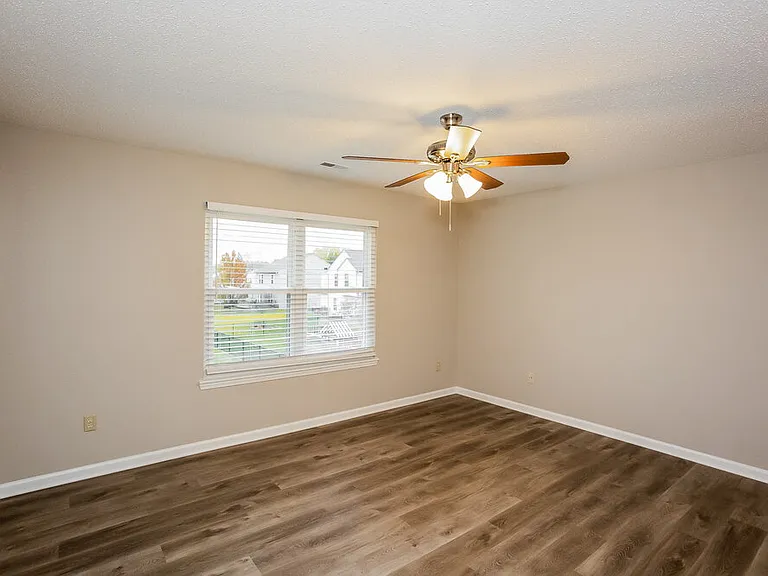 279 Brookview Dr — Photo 11
