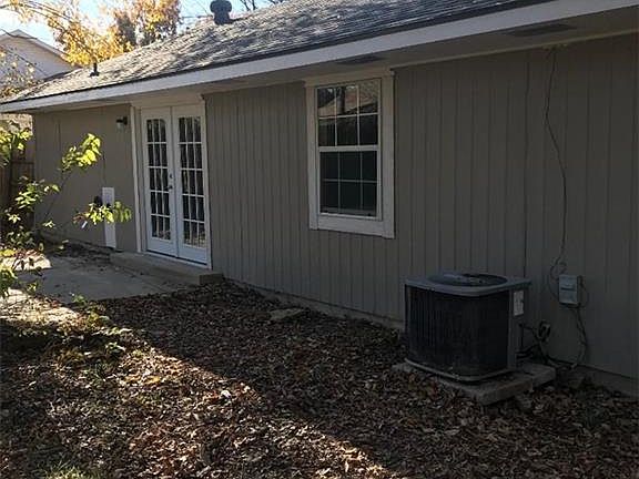 3rd image of 1810 Danbury Dr