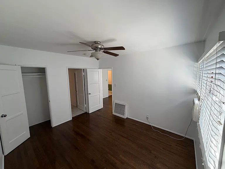124 N Beachwood Dr — Photo 4
