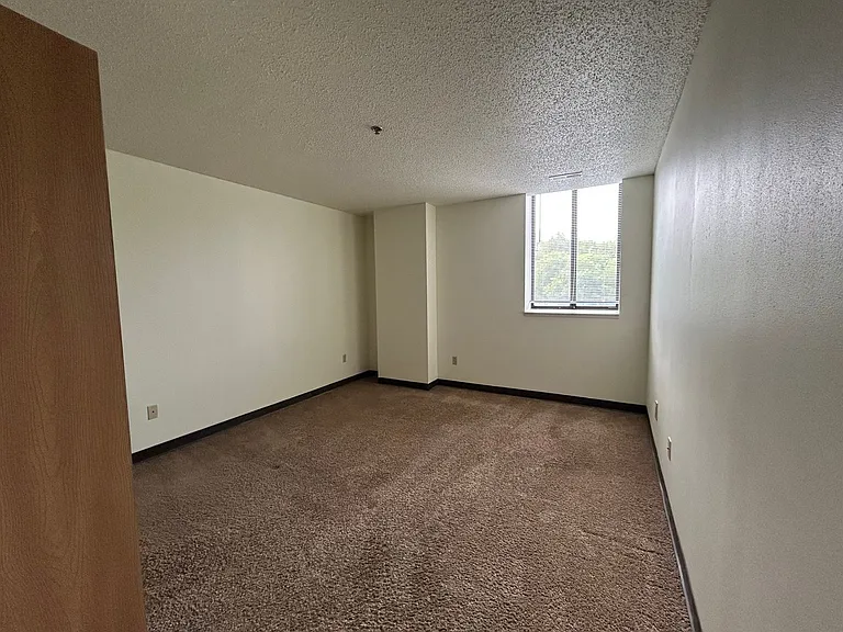 Brewers Point Apartments — Photo 13