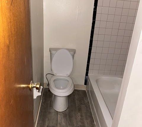 4th image of 1426 Lombard St APT 3C