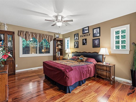 5th image of 564 Hazelwood Pl