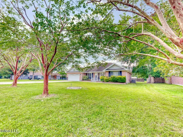 101 Hilltop Dr, Carriere, MS 39426