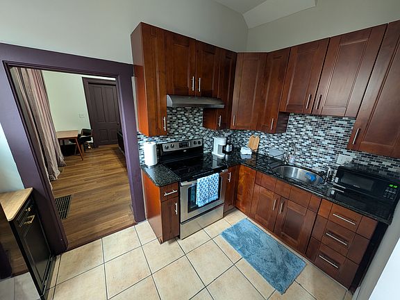 5th image of 838 S High St #1