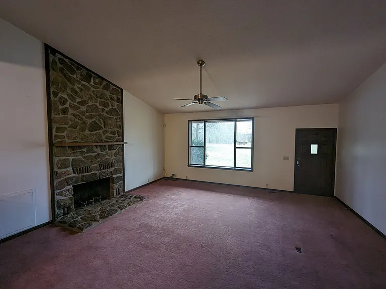 165 Sunnyside Dr — Photo 3