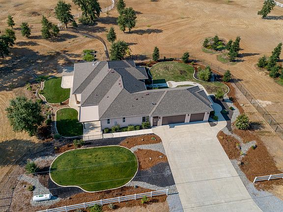 3rd image of 22023 University Ave